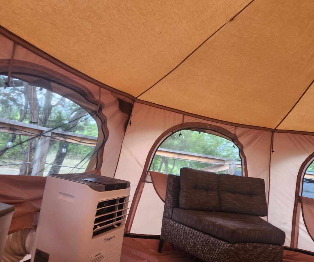 Al'S Hideaway Glamping Tents Hotel Pipe Creek Eksteriør billede