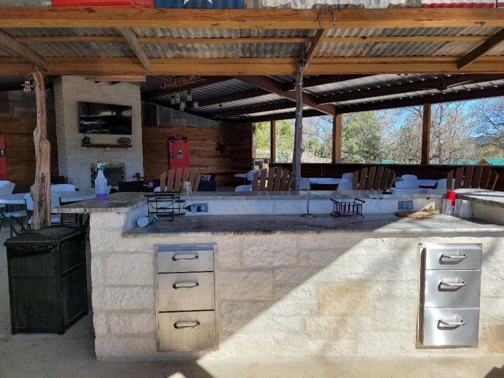 Al'S Hideaway Glamping Tents Hotel Pipe Creek Eksteriør billede